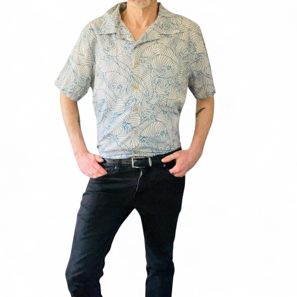 Men’s Blue Paisley and White Short Sleeved Button Down